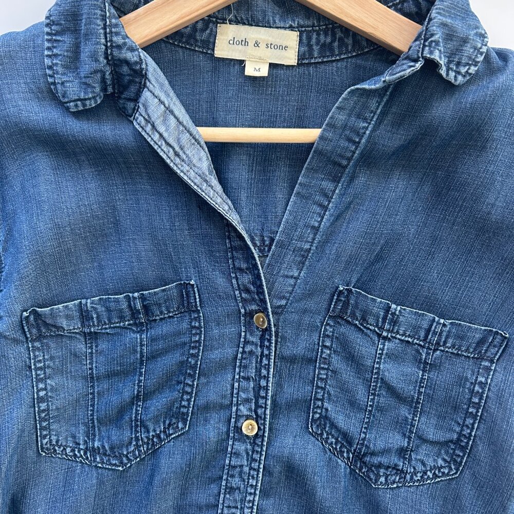 Cloth and Stone Button Down in Denim, Size Medium